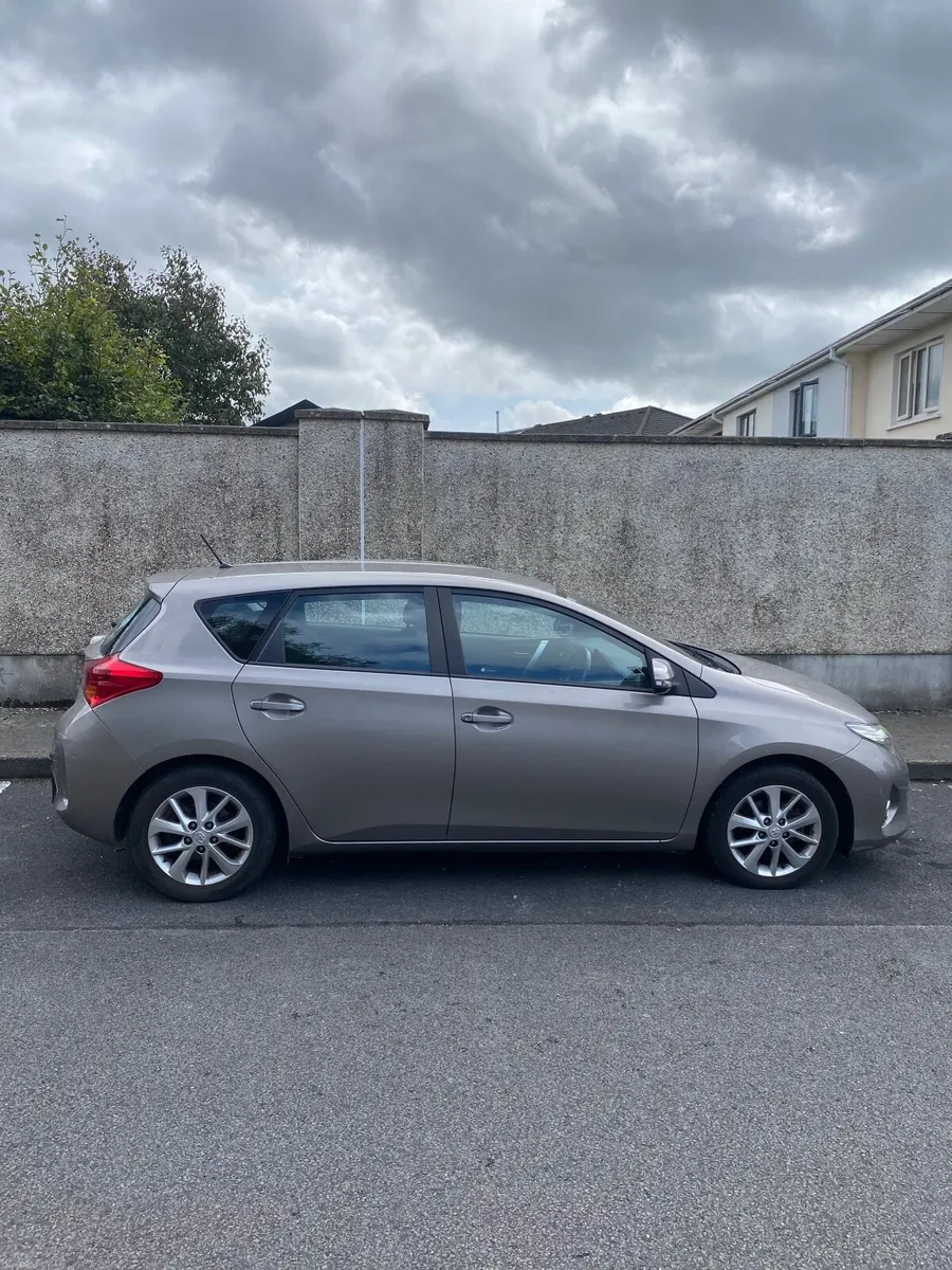Toyota Auris 2014 - Image 1