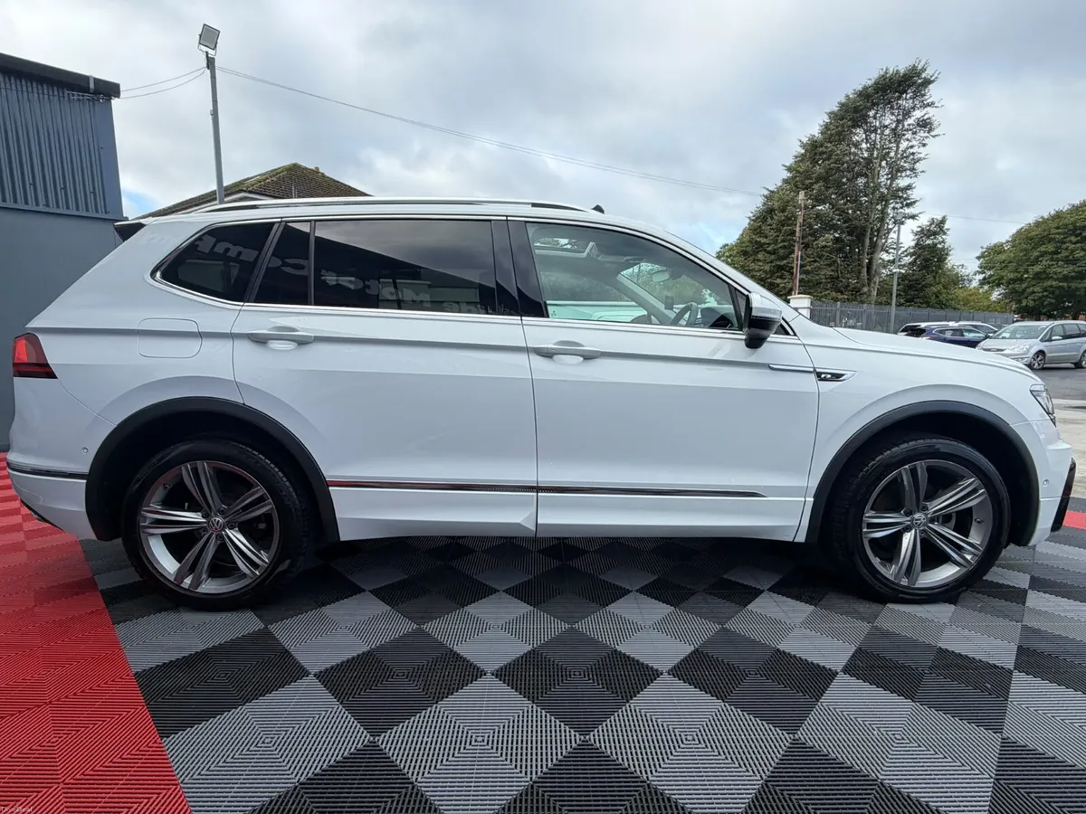 (202) Volkswagen Tiguan Allspace R Line//1 of 1 - Image 5