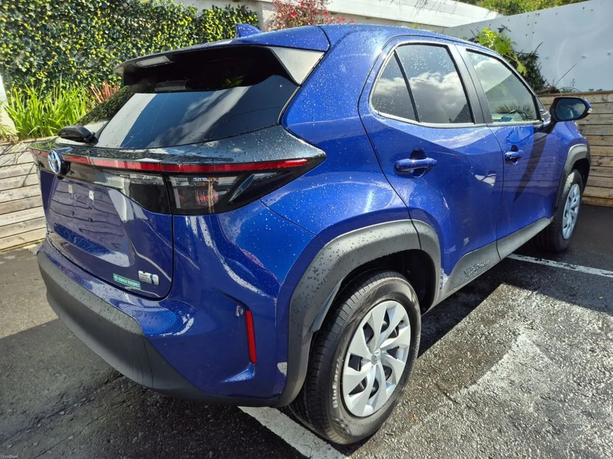 Toyota Yaris Cross 1.5 HYBRID / X SPEC / LOW MILEA - Image 6