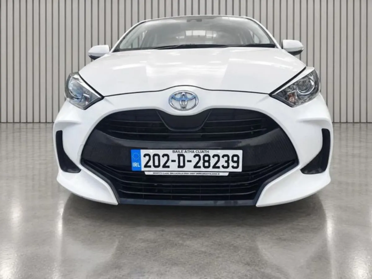 Toyota Yaris 1.0 AUTO/€59 A WEEK - Image 3