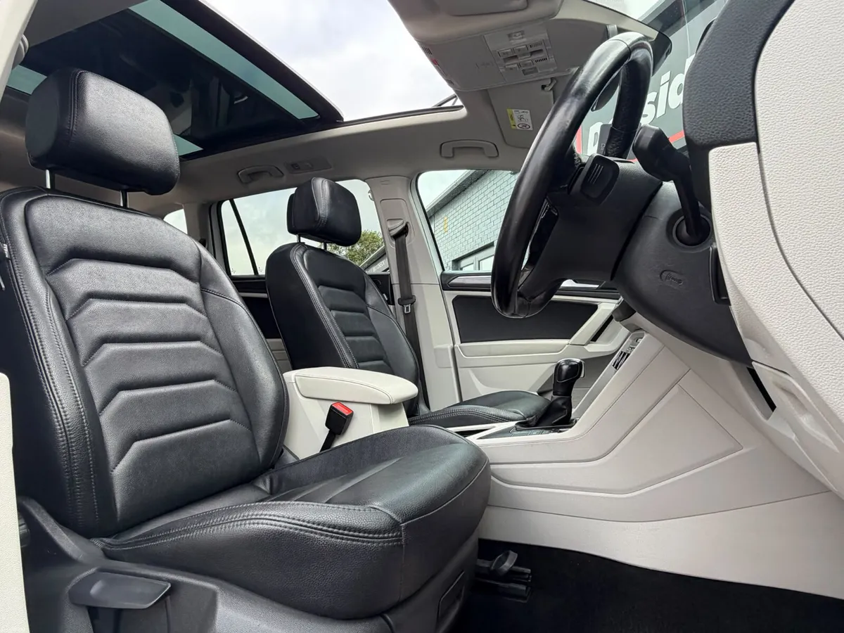 (202) Volkswagen Tiguan Allspace R Line//1 of 1 - Image 6