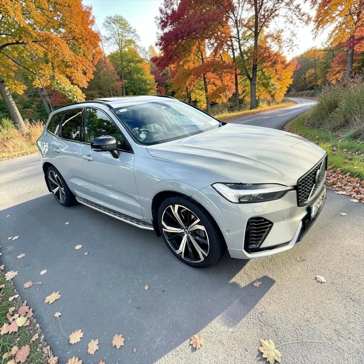 Volvo XC60 T6 PHEV 350hp AT8 Ultimate (dark theme) - Image 1