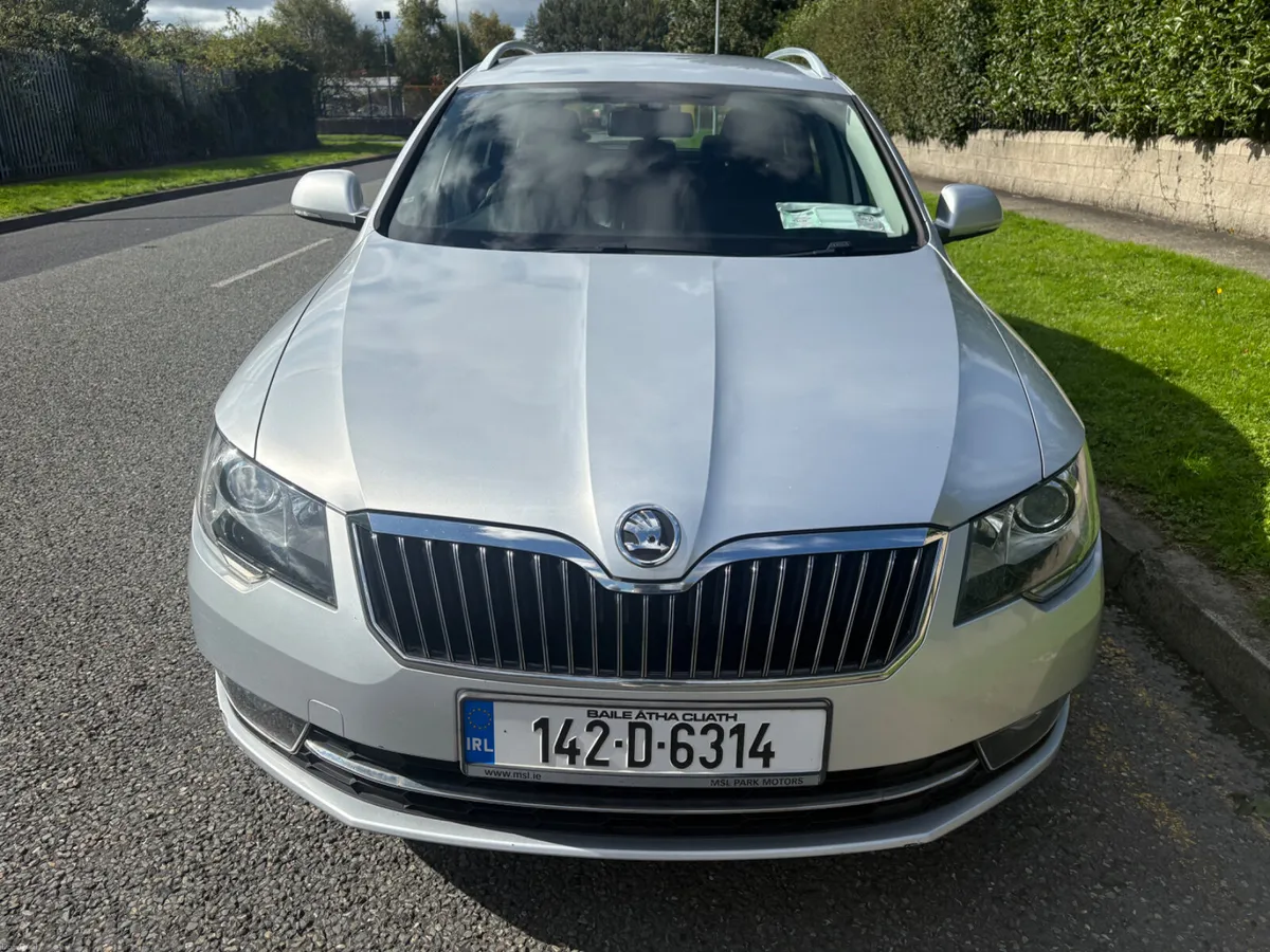 Superb 2.0 diesel tax and test, 1 owner serviced - Image 2