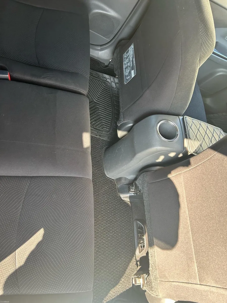 Toyota Prius 7 Seater! - Image 2
