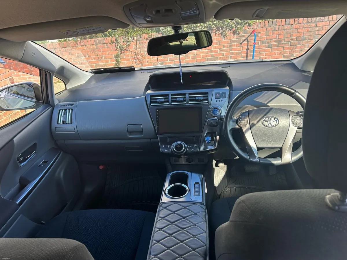 Toyota Prius 7 Seater! - Image 4
