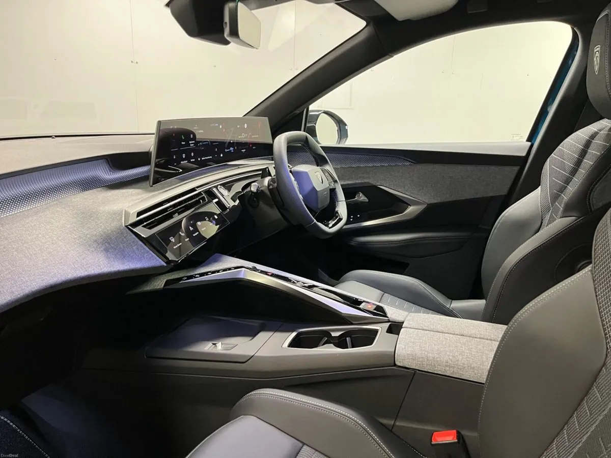 Peugeot 5008 GT EV 73kWh 210BHP - Reversing Camera - Image 6