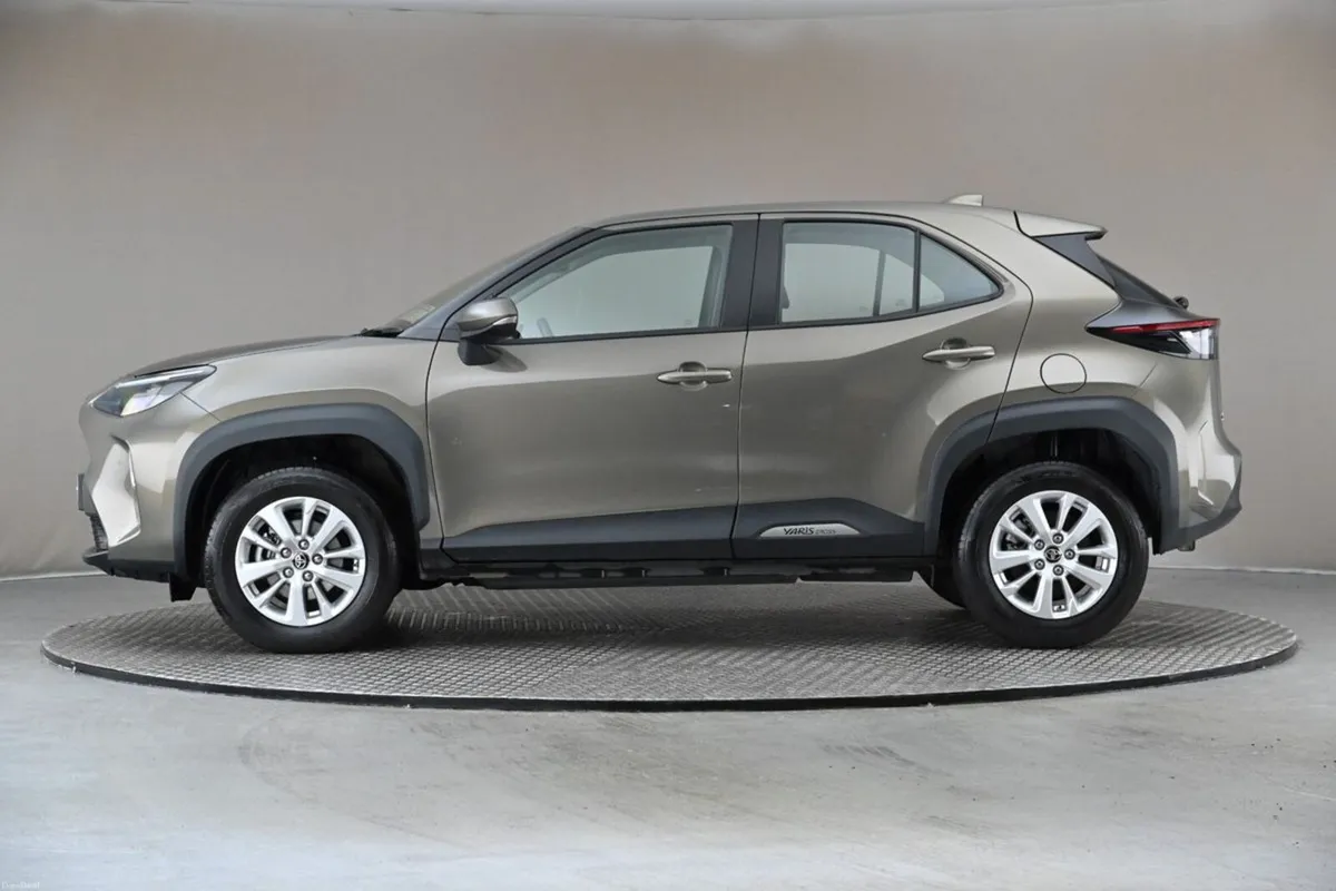 Toyota Yaris Cross 1.5 HYBRID LUNA - Image 5