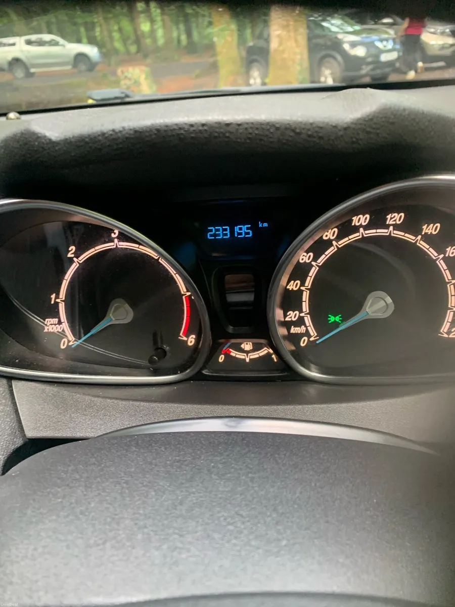 Ford Fiesta ZETEC diesel, nct and taxed - Image 5