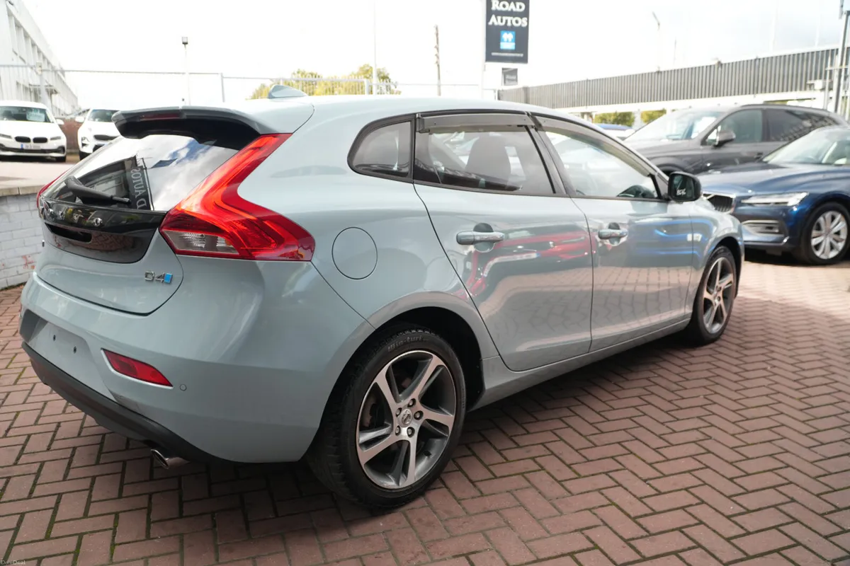 2016 VOLVO V40 D4 - Image 4