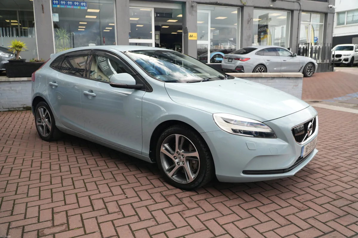 2016 VOLVO V40 D4 - Image 2