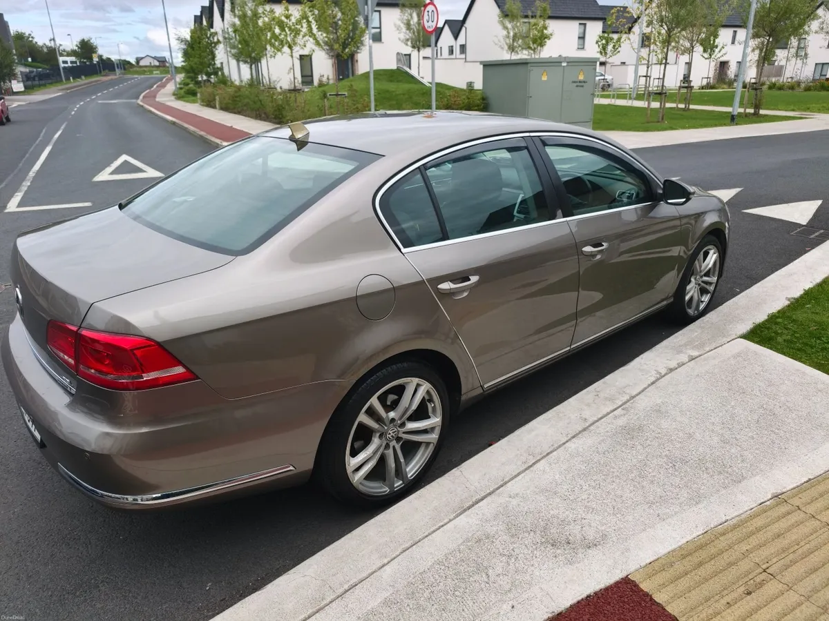 Volkswagen Passat 2011 - Image 4