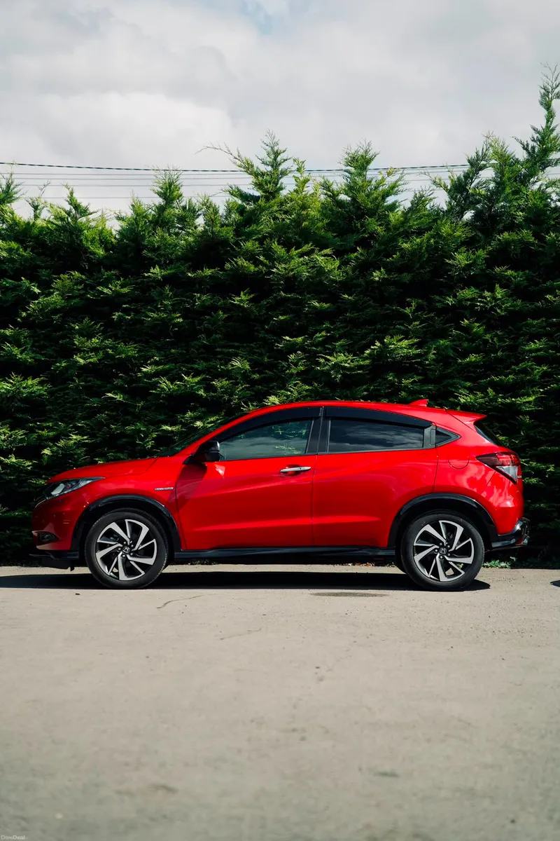 Honda Vezel RS Hybrid 2017 | Sporty Hybrid SUV - Image 2