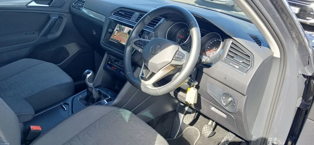 Volkswagen Tiguan Life 2.0 TDI 122HP **REAR VIEW C - Image 3