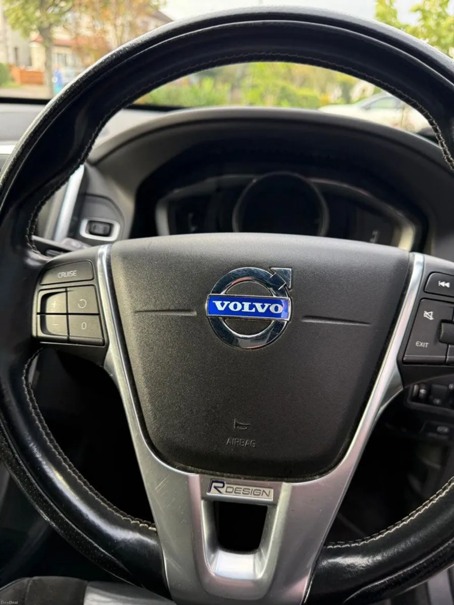 Volvo XC60 2014  (142) R-Design  D4 (Diesel) - Image 2