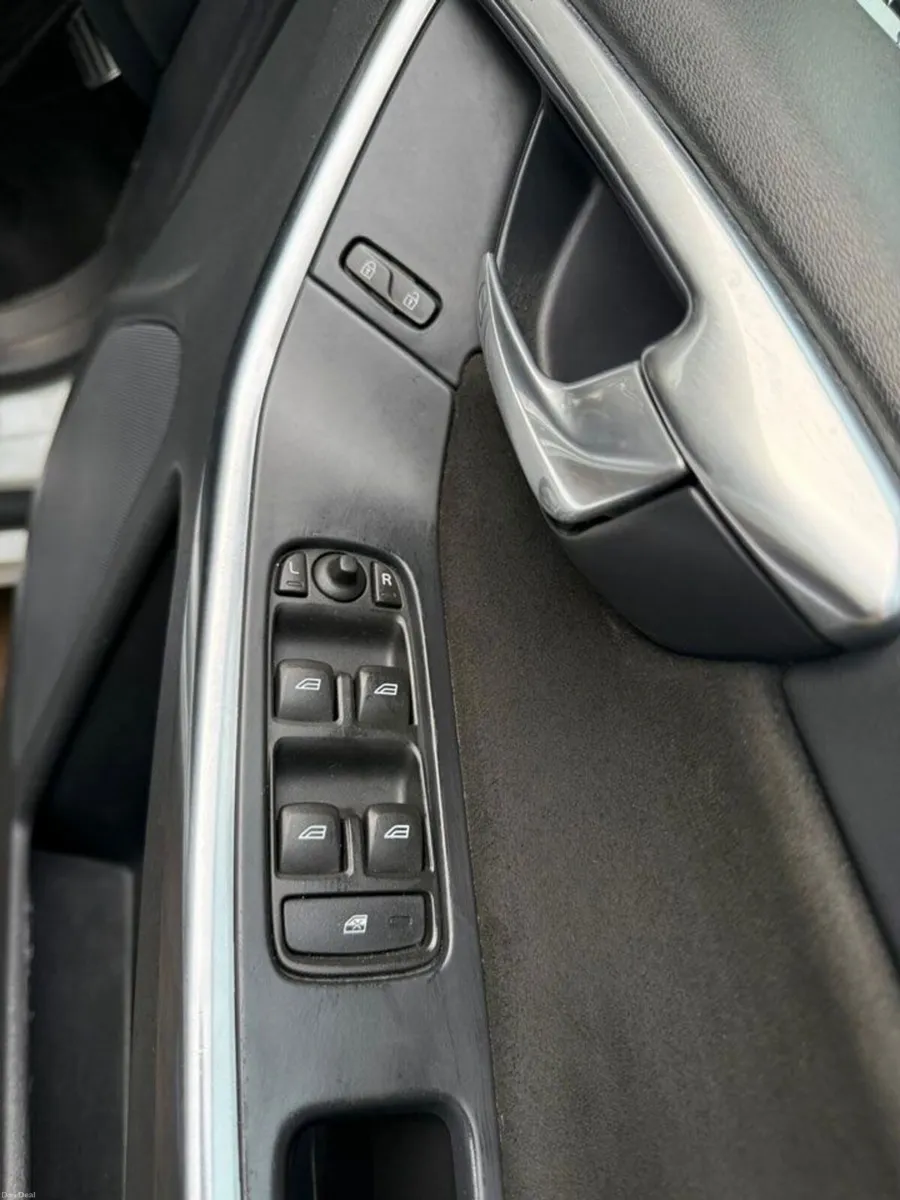 Volvo XC60 2014  (142) R-Design  D4 (Diesel) - Image 6