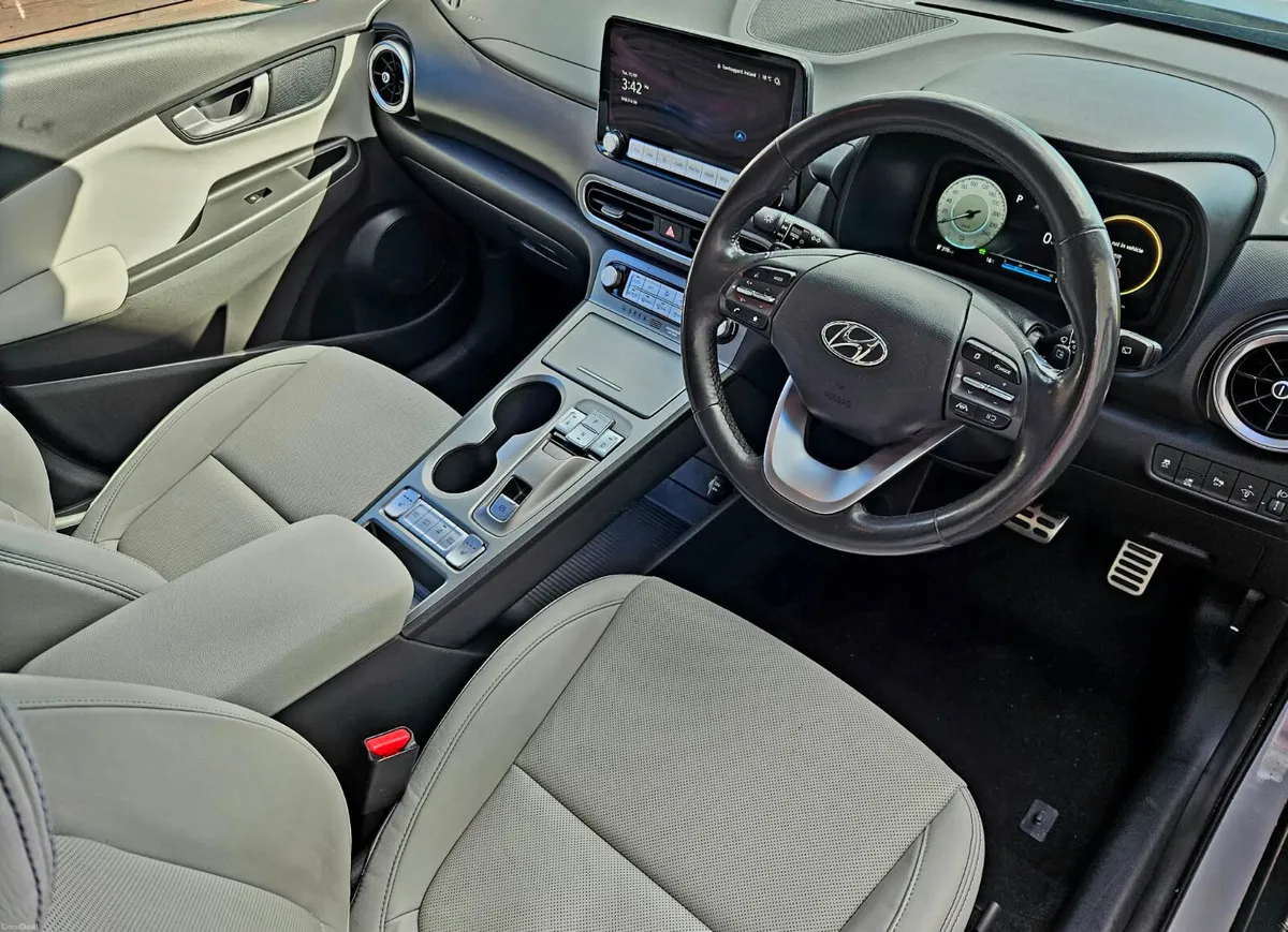 64KWH - PREMIUM SE - LEATHER - APPLE PLAY - 120TAX - Image 2