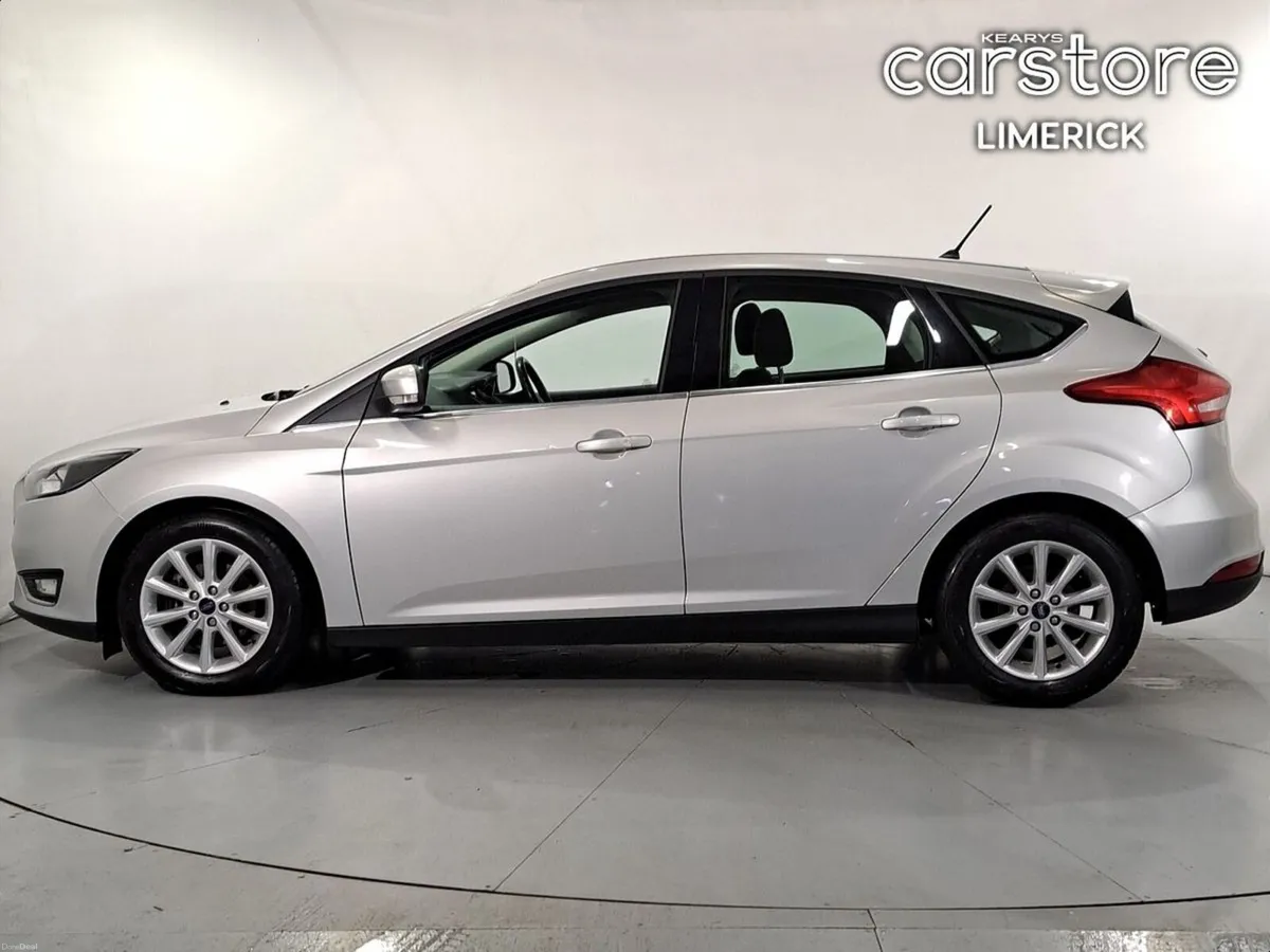 Ford Focus 1.5 TDCi Titanium Hatch Manual - Image 6