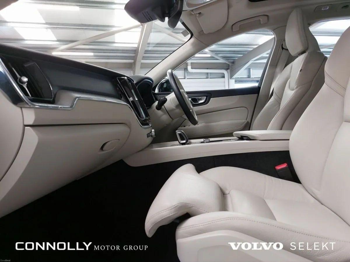 Volvo XC60 T6 AWD PHEV Plus Dark - Image 5
