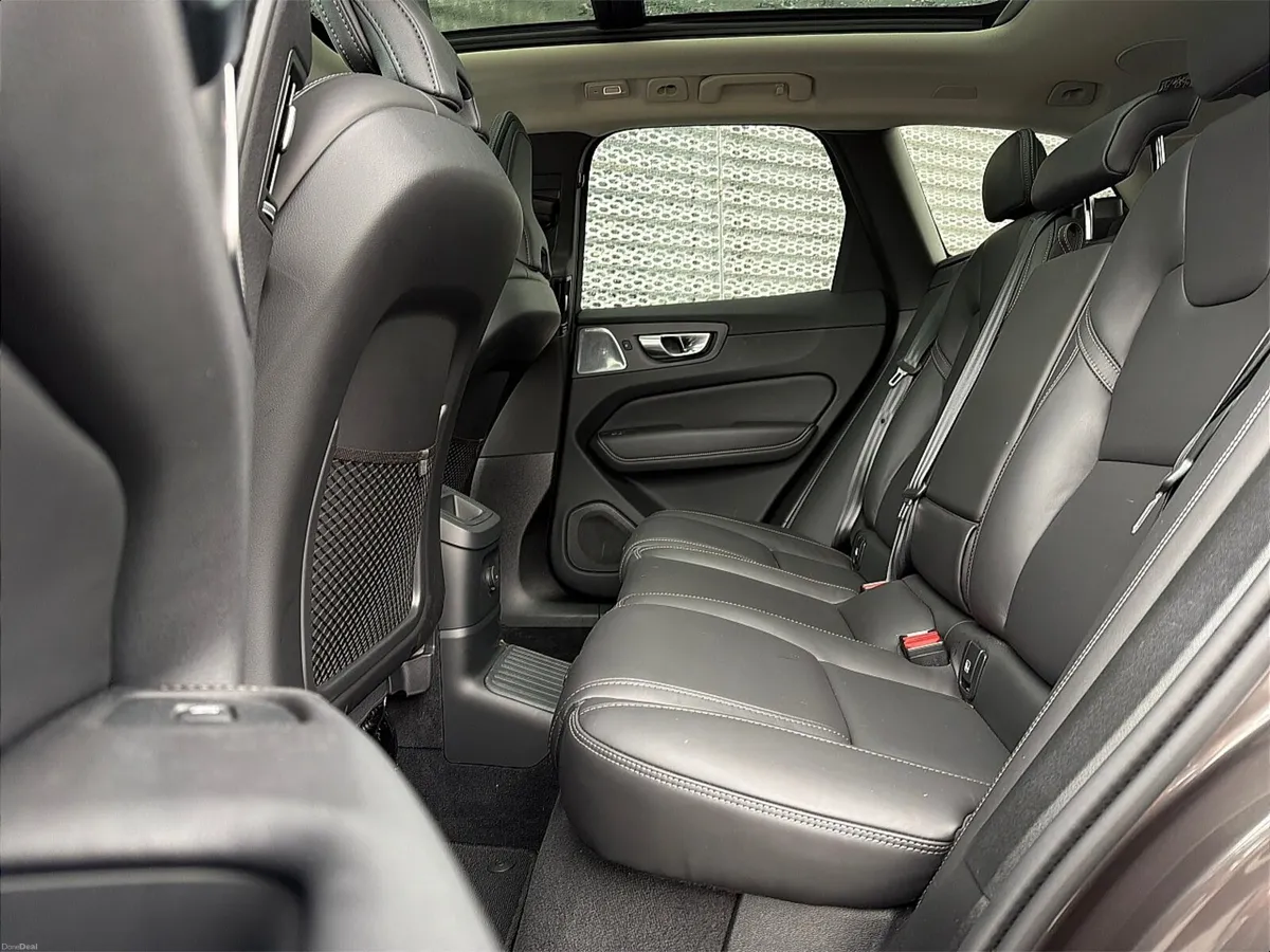 Volvo XC60 2025 - Image 6