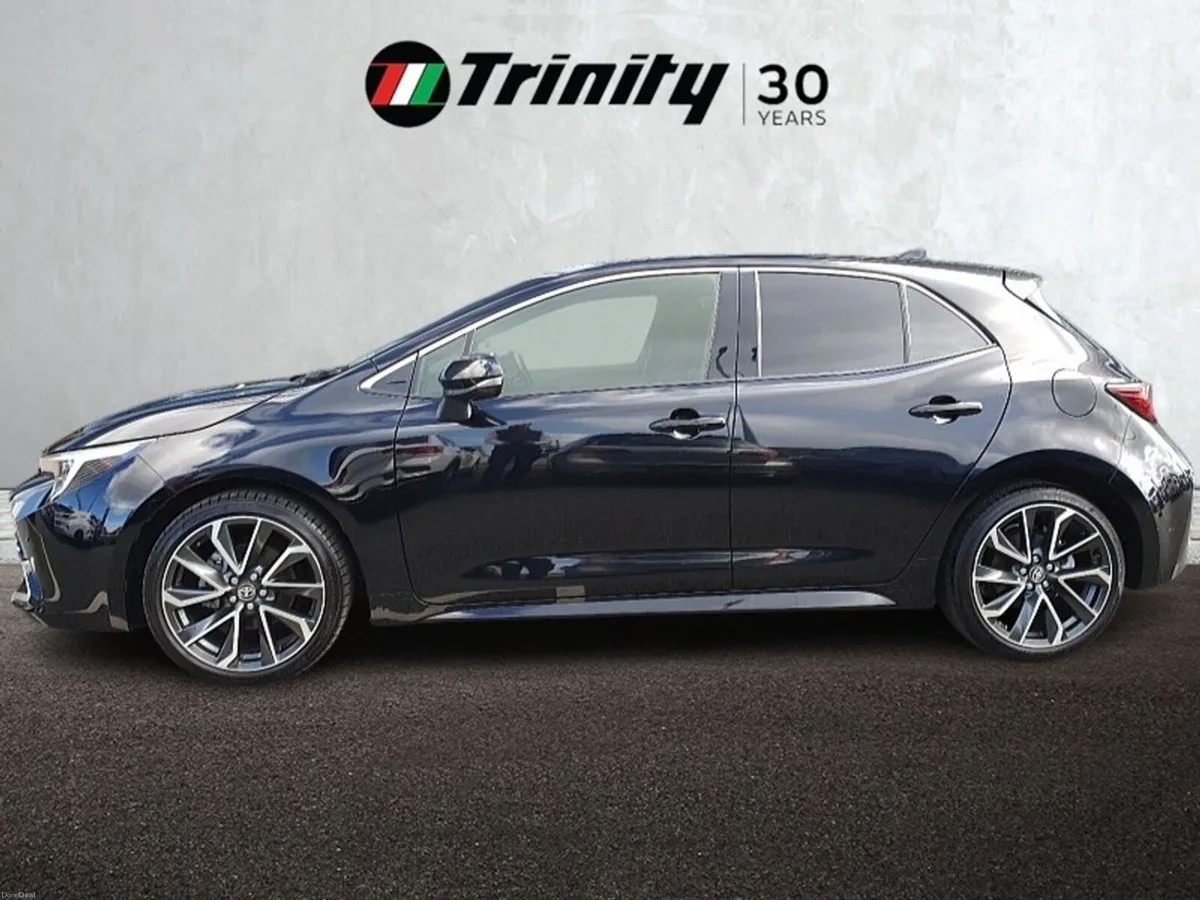 Toyota Corolla ** SPORT MODEL ** 17K MILEAGE ** TR - Image 5