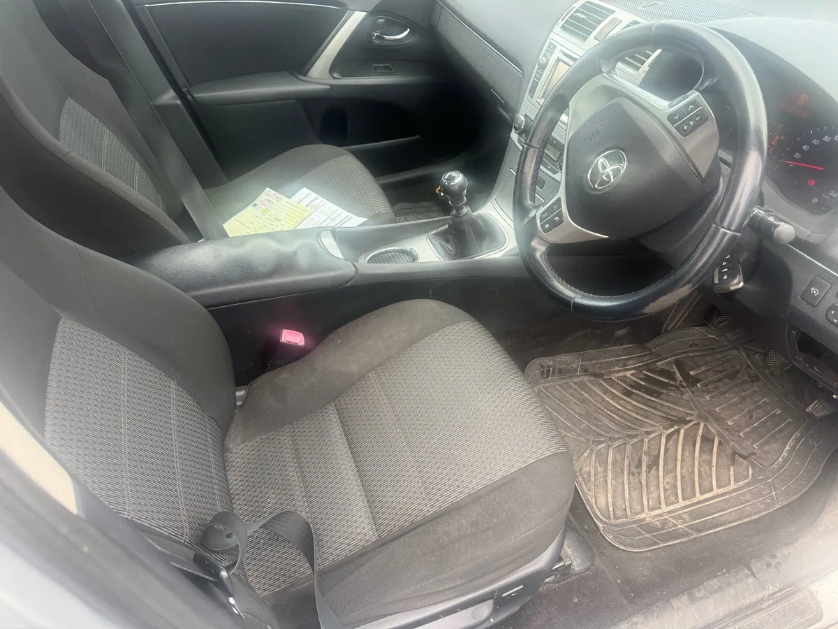 Toyota Avensis - Image 5