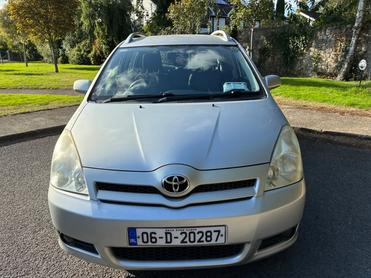Toyota Corolla Verso - Excellent - Image 2