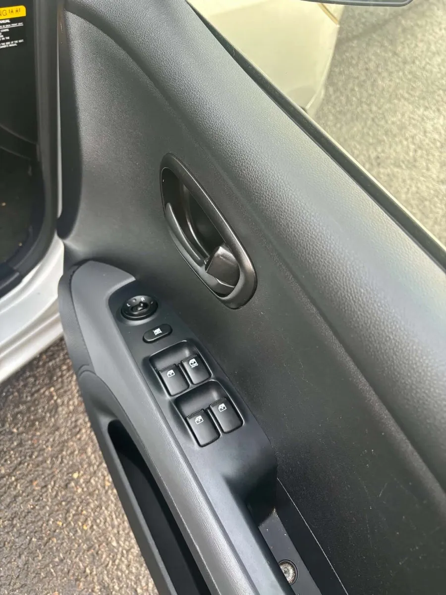 Hyundai i10 automatic new nct 11/27 low km - Image 6