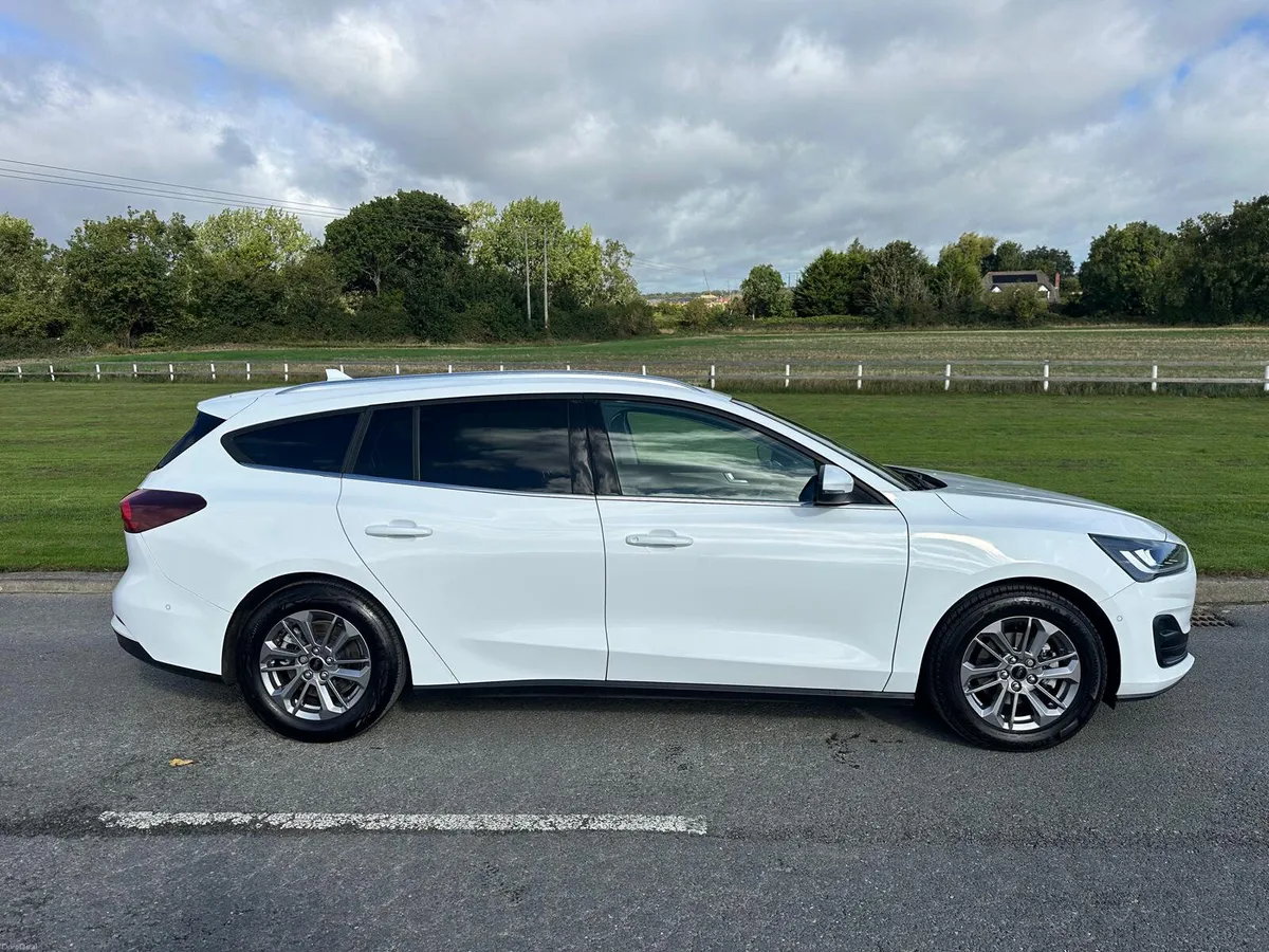 Ford Focus 2024 Titanium - Image 3