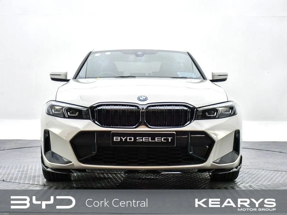 BMW 3-Series 330e M Sport PHEV Alpine White - Image 4