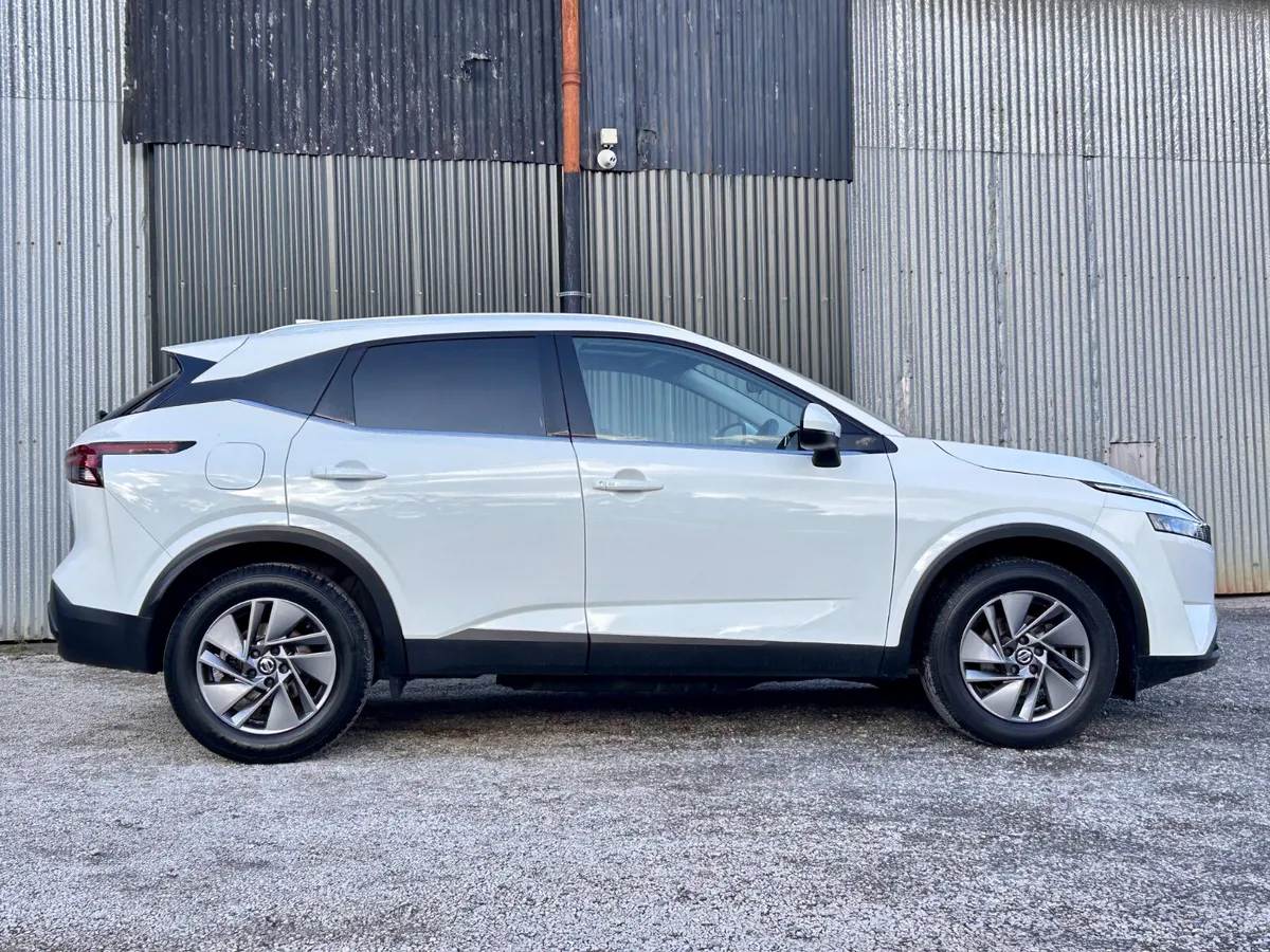 Nissan Qashqai 2022 1.3 petrol mhev - Image 3