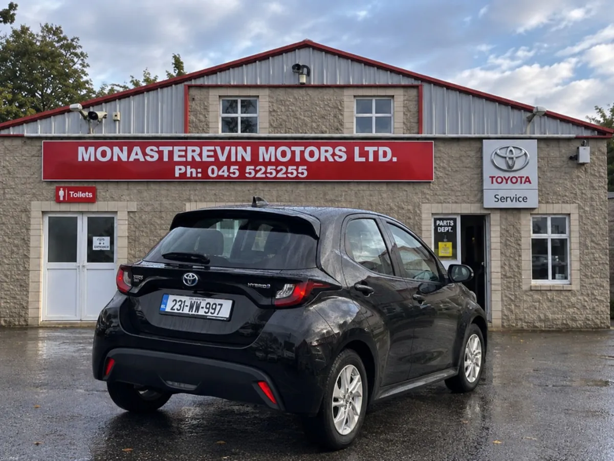 Toyota Yaris *ORIGINAL IRISH CAR*  1.5 HYBRID LUNA - Image 2