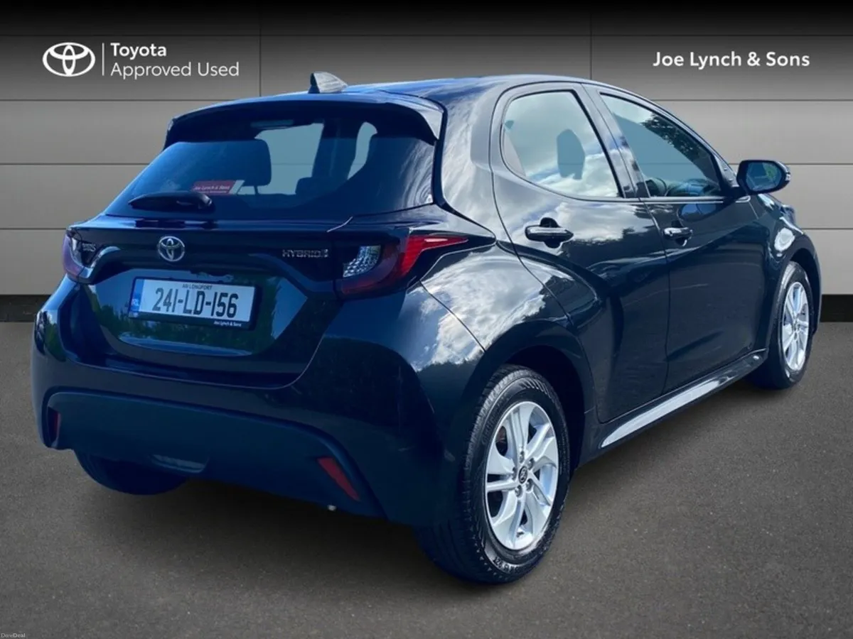 Toyota Yaris YARIS 1.5 HYBRID LUNA - Image 2