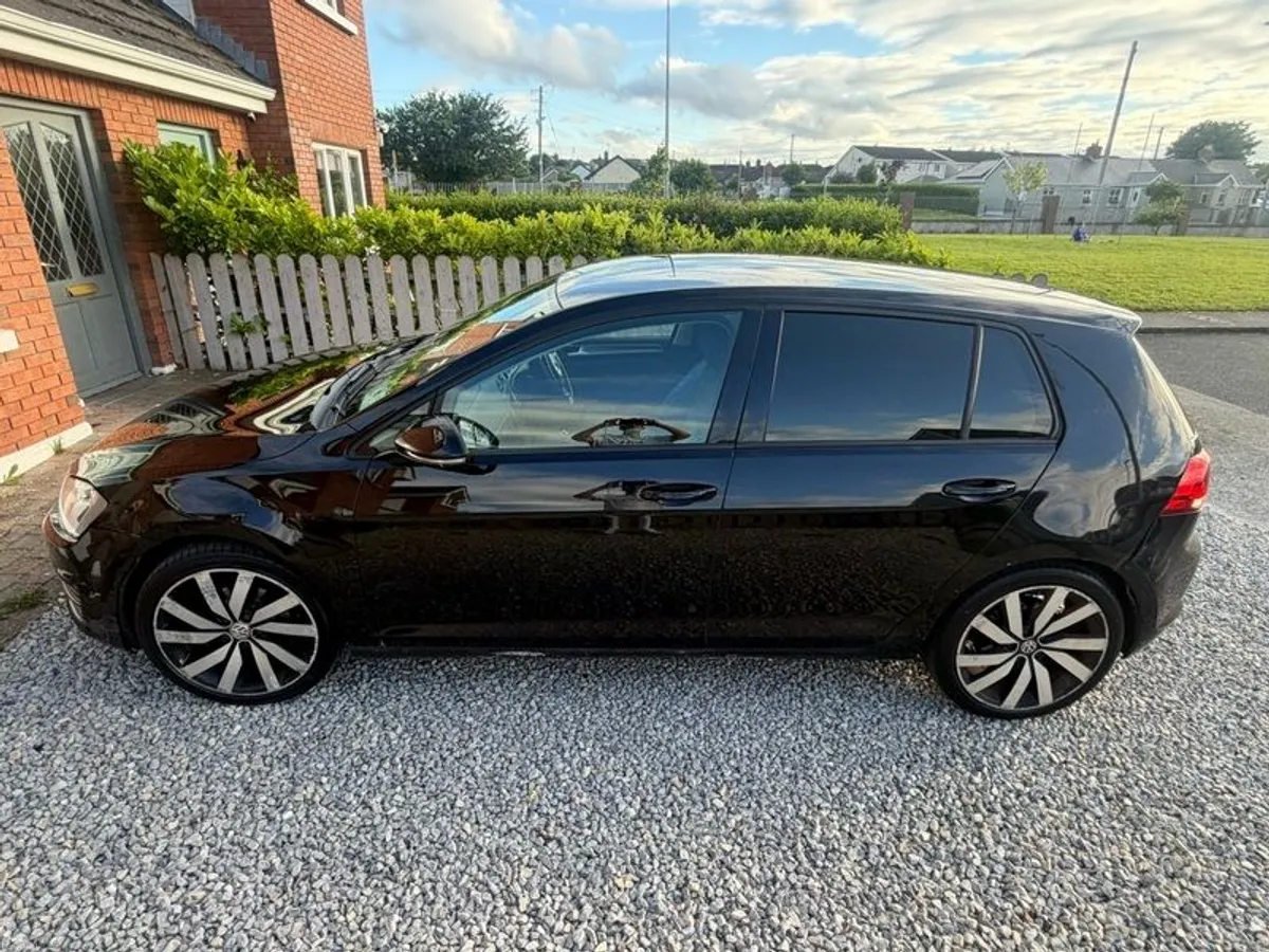 2016 Volkswagen Golf - Image 2