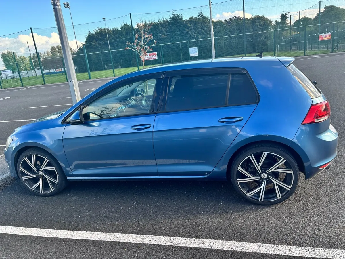 2014 Volkswagen Golf 1.4 TSI 140HP Highline Spec - Image 2