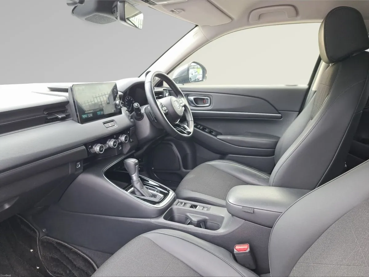 Honda Vezel Z HYBRID AUTO - Image 4