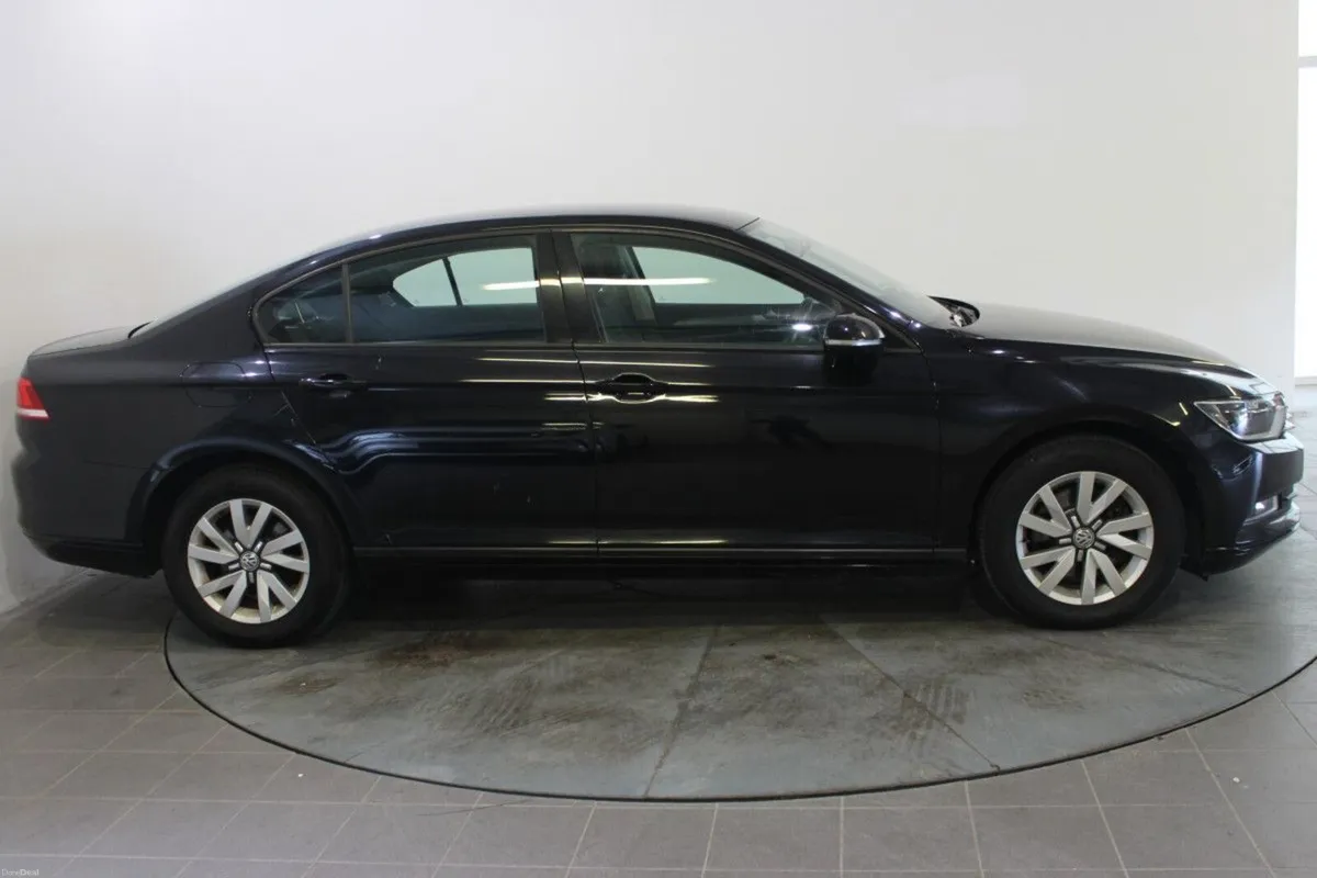 Volkswagen Passat 1.6 TDI DSG 120HP Trendline - TE - Image 2