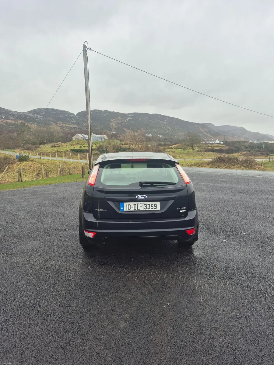 Ford Focus 2010 - Image 2