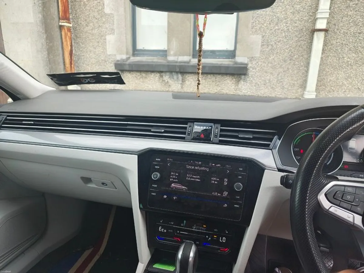 2021 Volkswagen Passat GTE Luxury - Image 4
