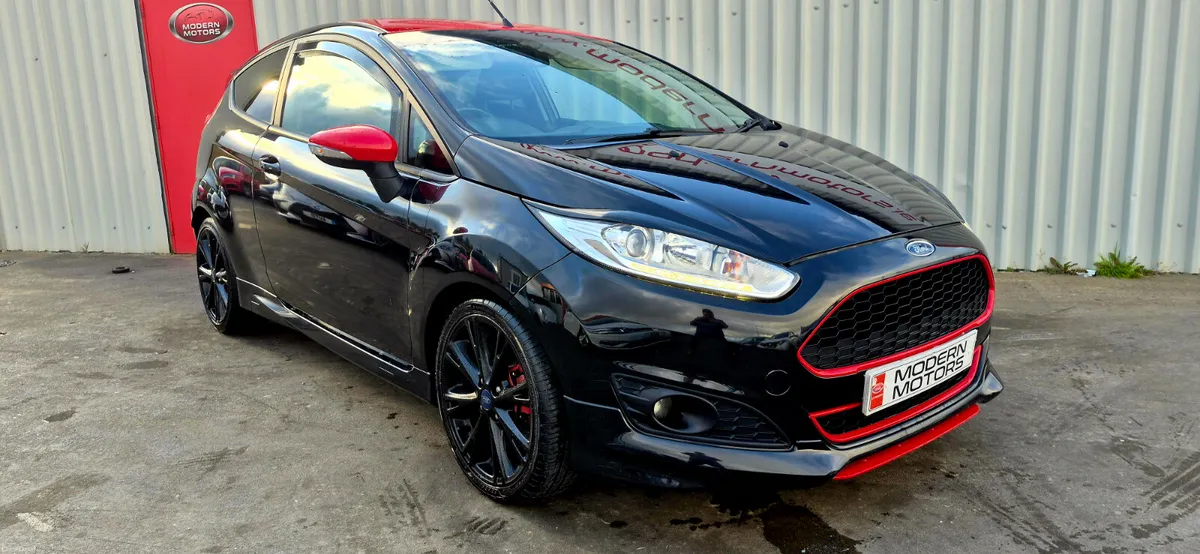 ford  fiesta black edition zs 1.0 eco 140low miles - Image 3