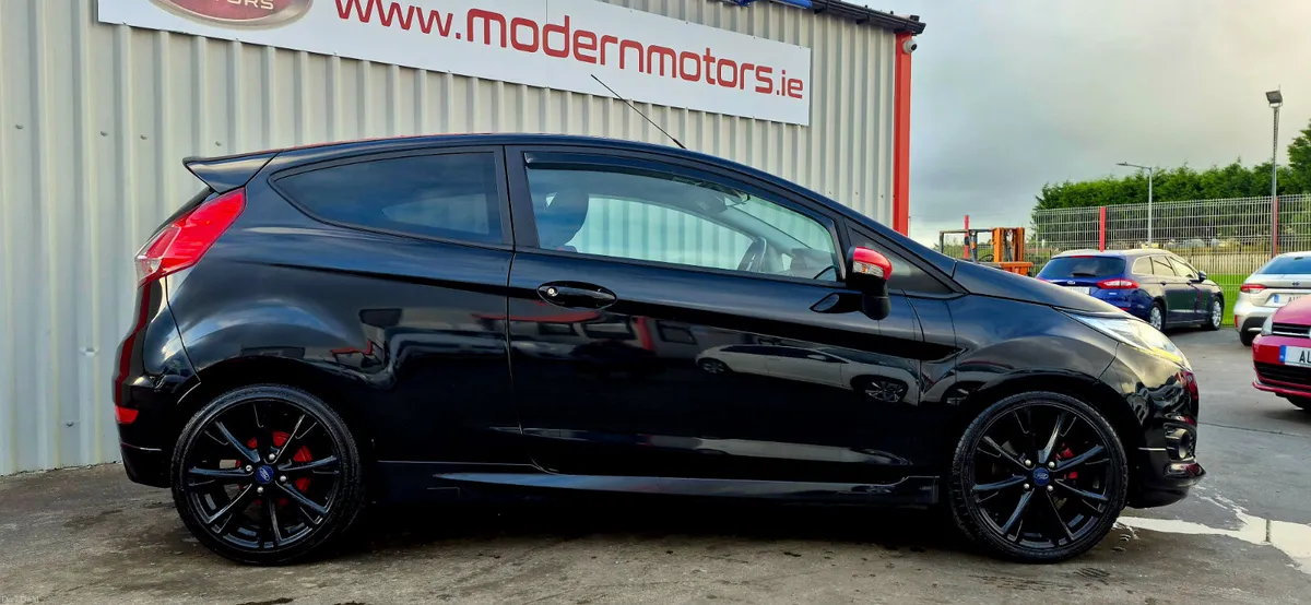 ford  fiesta black edition zs 1.0 eco 140low miles - Image 5