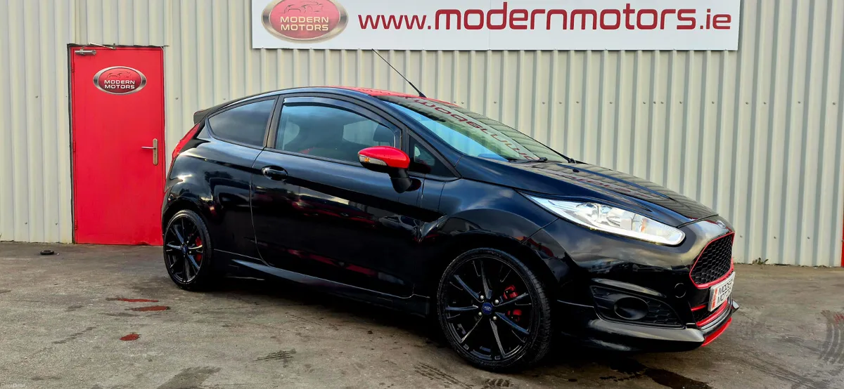 ford  fiesta black edition zs 1.0 eco 140low miles - Image 2