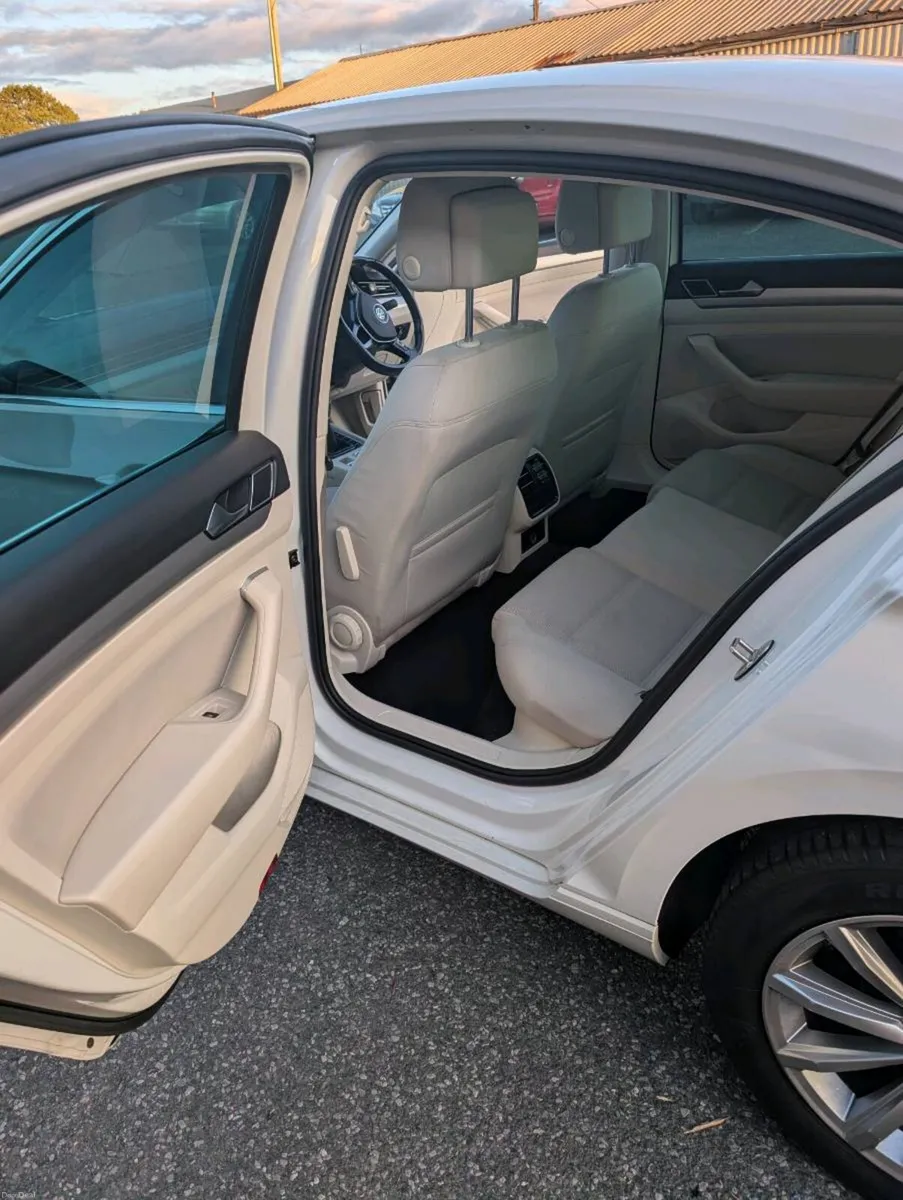 VW Passat - Image 5