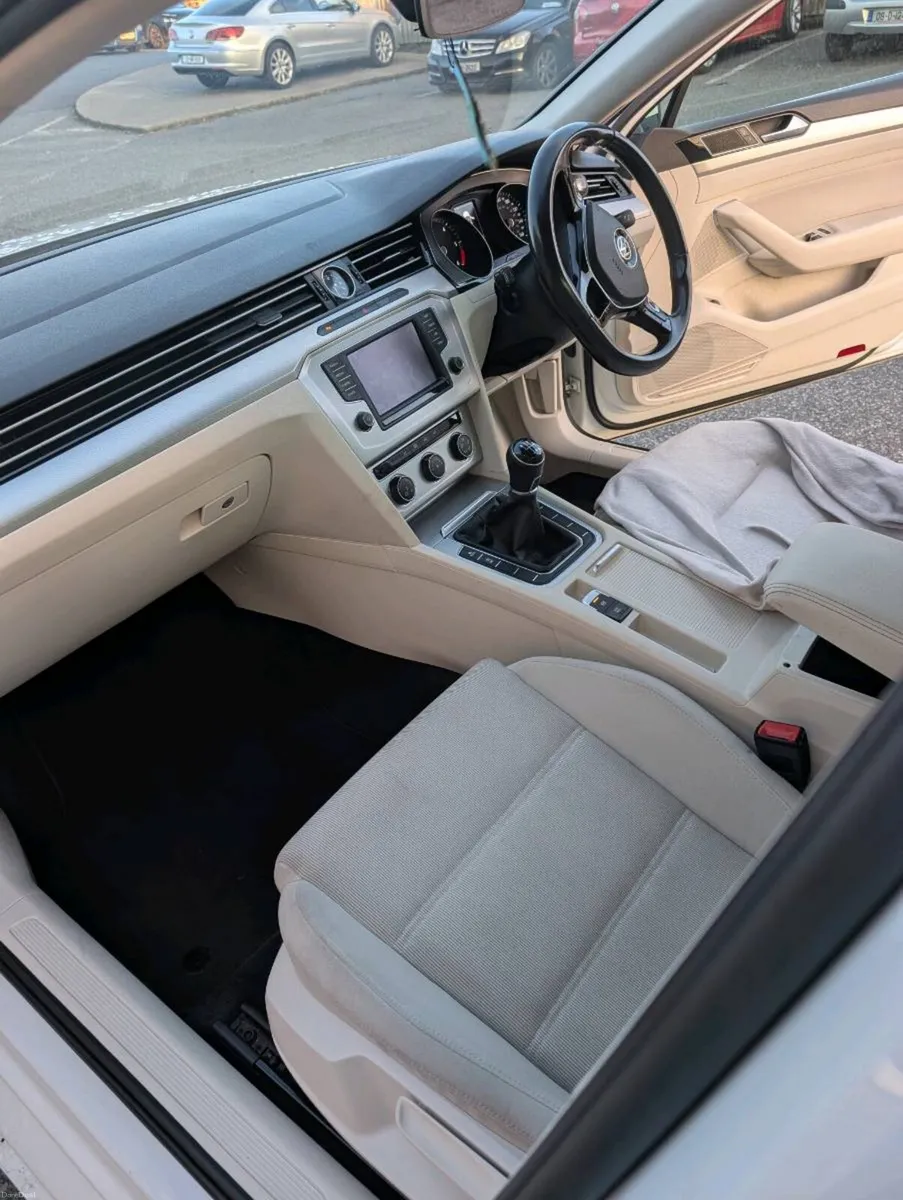 VW Passat - Image 3