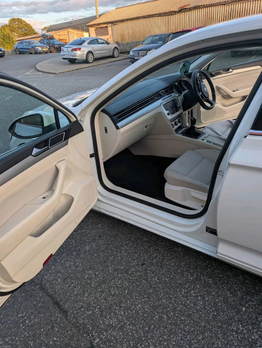 VW Passat - Image 4