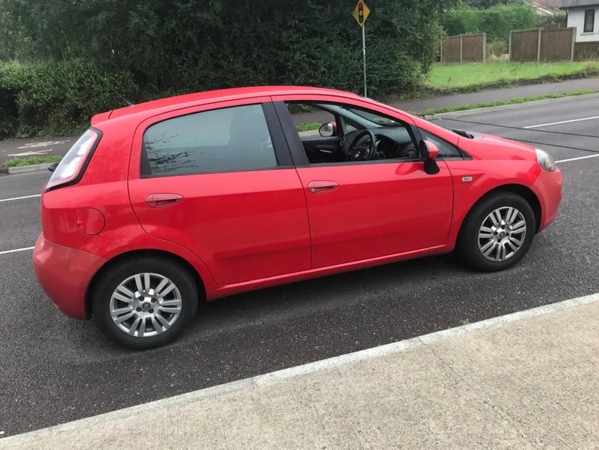 Fiat Punto EASY 1.2 4DR - Image 2