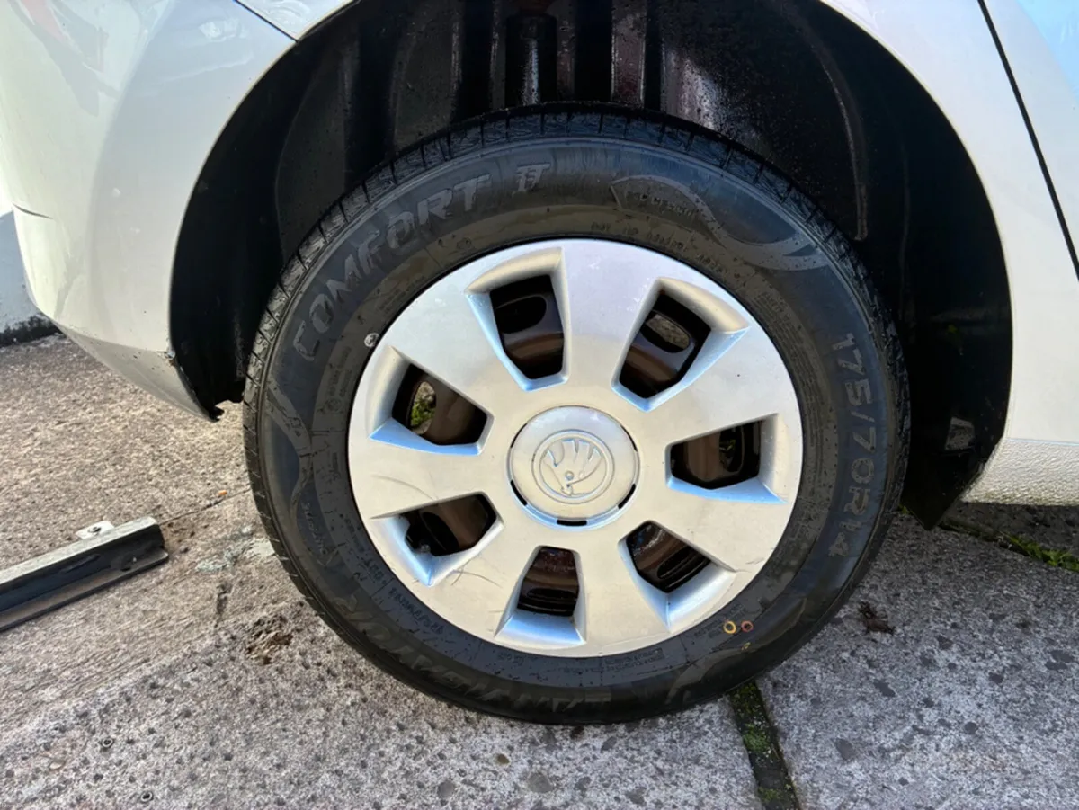 Skoda Fabia ACTIVE 1.0 MPI 60HP 4DR - Image 4