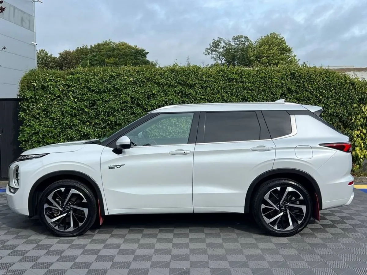 Mitsubishi Outlander 7-SEATER 2.4 HYBRID AUTO // B - Image 3