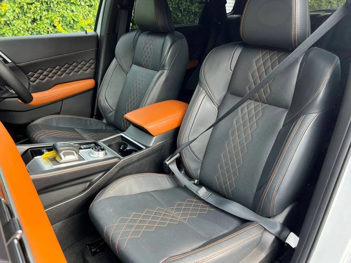 Mitsubishi Outlander 7-SEATER 2.4 HYBRID AUTO // B - Image 6