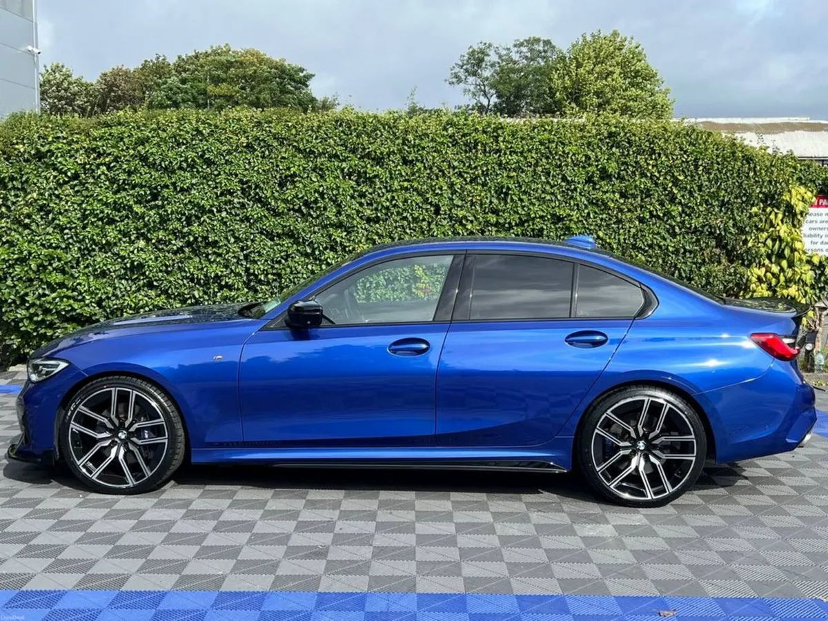 BMW 3-Series 320d M-SPORT COMPETITION XDRIVE 2.0 / - Image 3