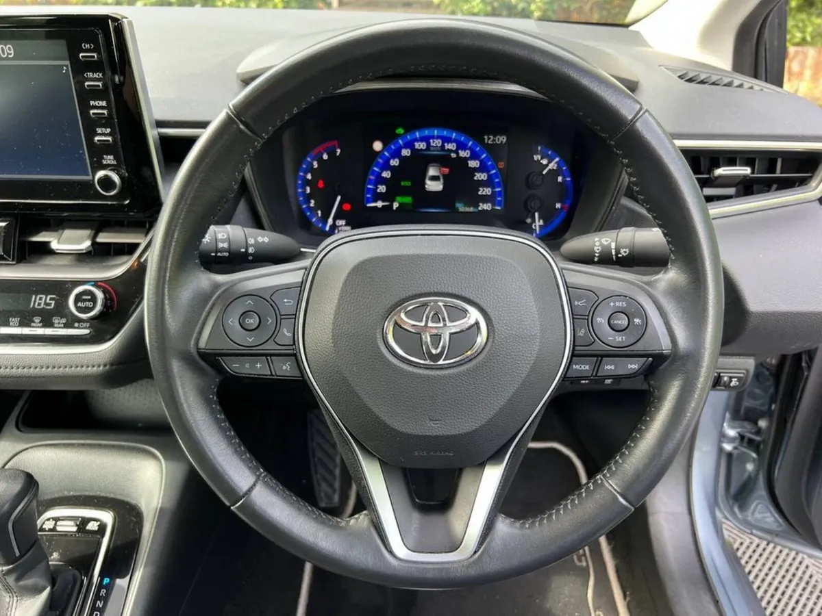 Toyota Corolla LUNA 1.8 HYBRID AUTO // SERVICE HIS - Image 4